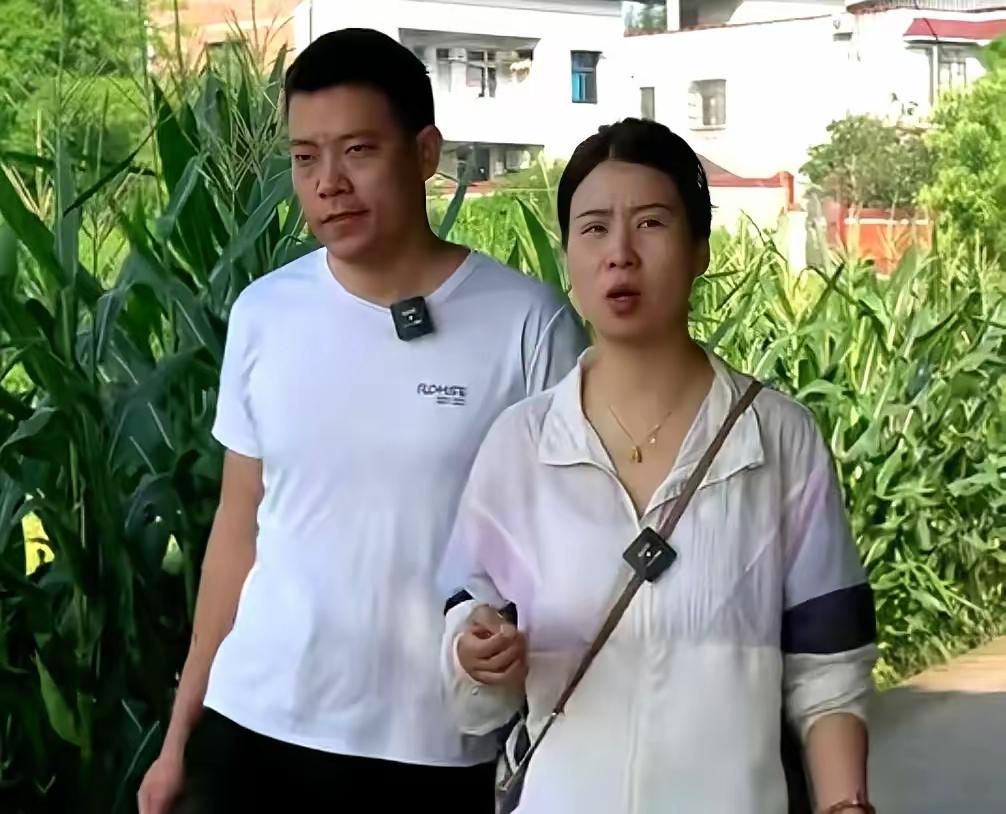 婚姻存续期间有什么样的理由可以出轨找男人？[捂脸][捂脸]翠花说是因为大根摧残她