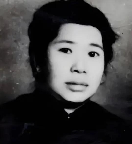 东北抗联女英雄——田仲樵。
她前后三次落入敌手，她经受了灌凉水、压杆子、电击、烙