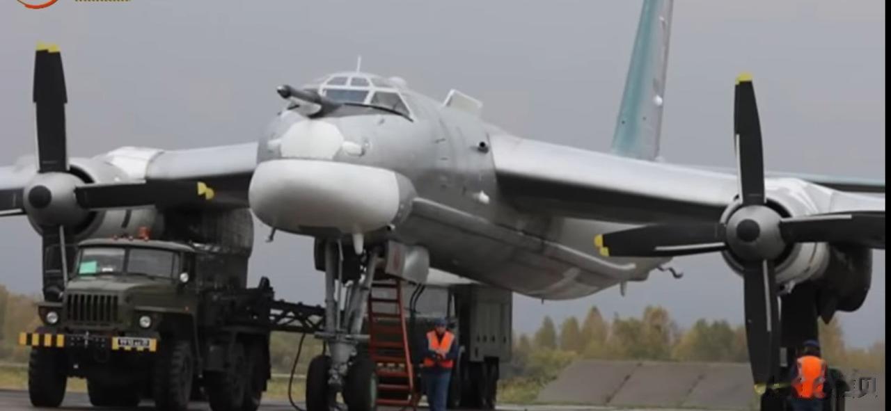 由于俄罗斯Tu-95轰炸机在阿拉斯加附近进行演习，美国人非常担心和害怕。
也许俄