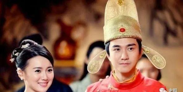 1398年，71岁朱元璋病危，嫔妃张美人领着3岁女儿前来探望，不料刚进门，朱元璋