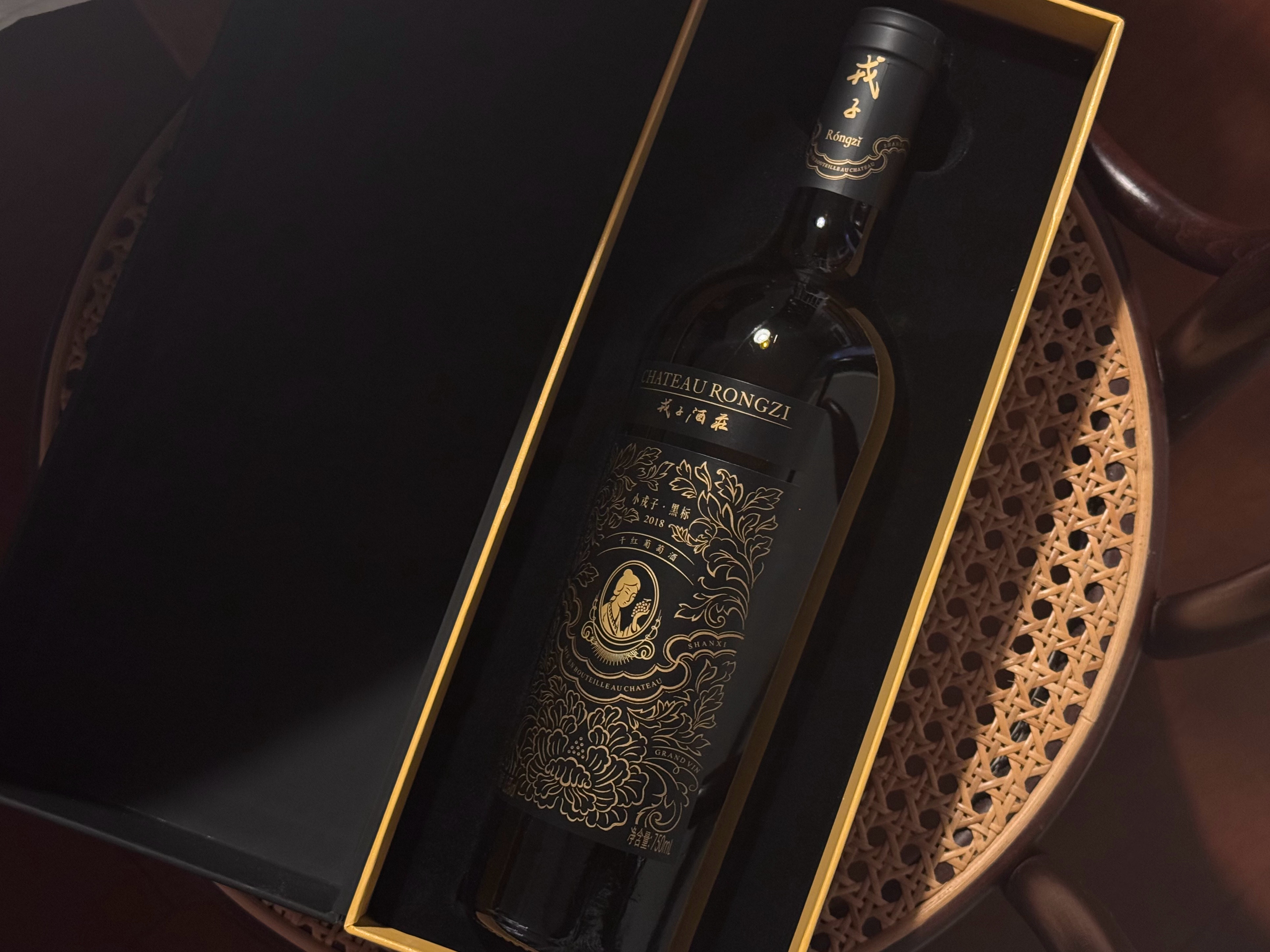 我哥送的酒庄的酒，评里抓3只宝送，新年喝起！！🍷 