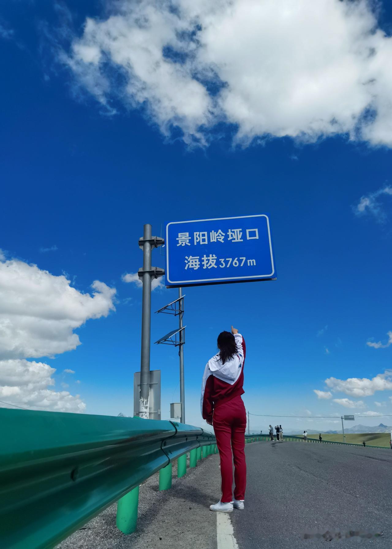 第一次走西北大环线，直接被祁连山惊艳到！
       祁连县真的太舒服，不愧是