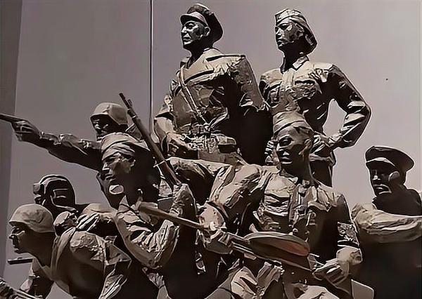 舌尖上的潜伏：这群中国兵在苏联啃三年黑列巴 只为记住东北酸菜味。
 
说真的，这