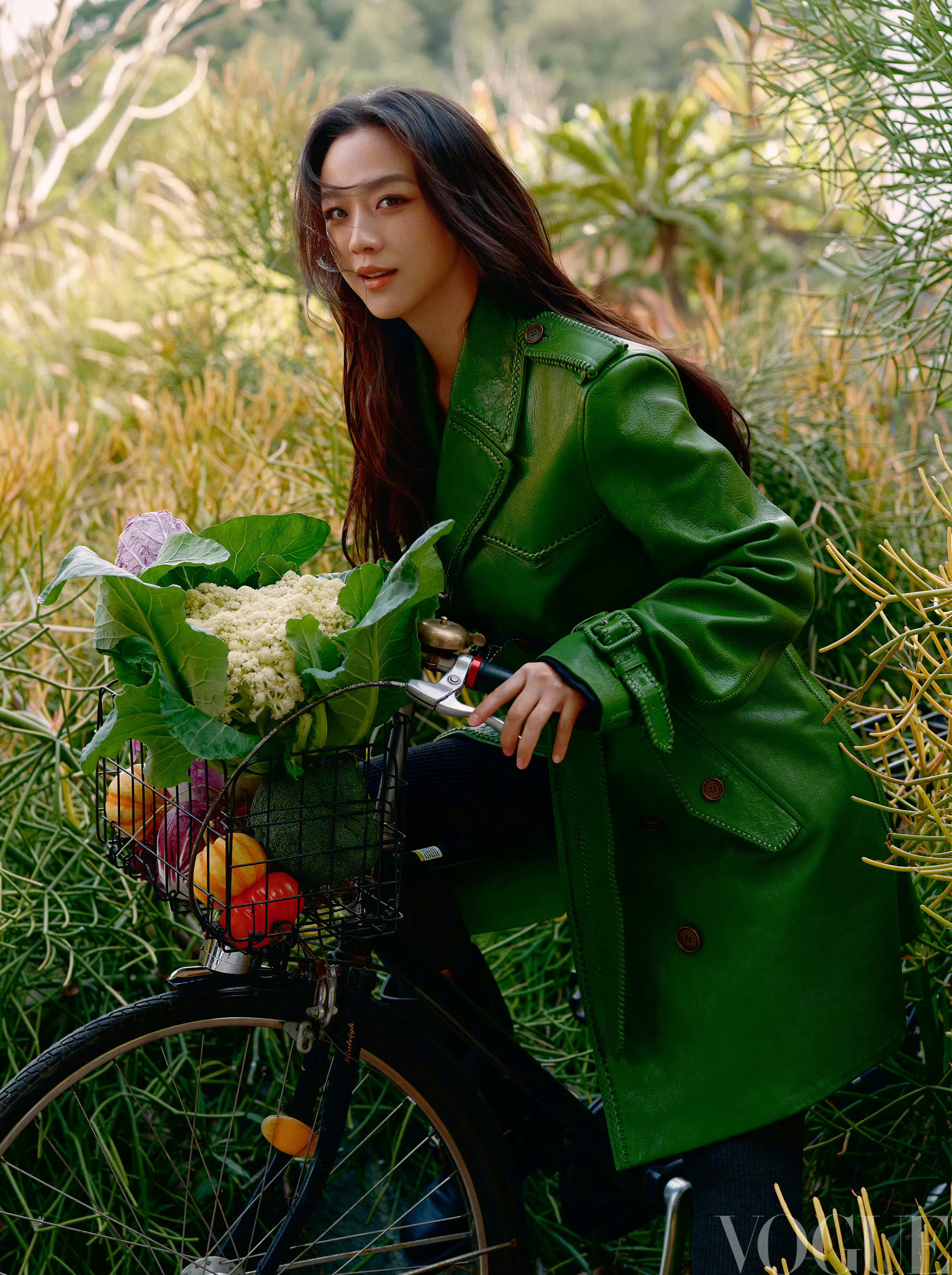 汤唯  x  VOGUE四月刊，迎来汤唯登封，身穿Burberry新季系列亮相，