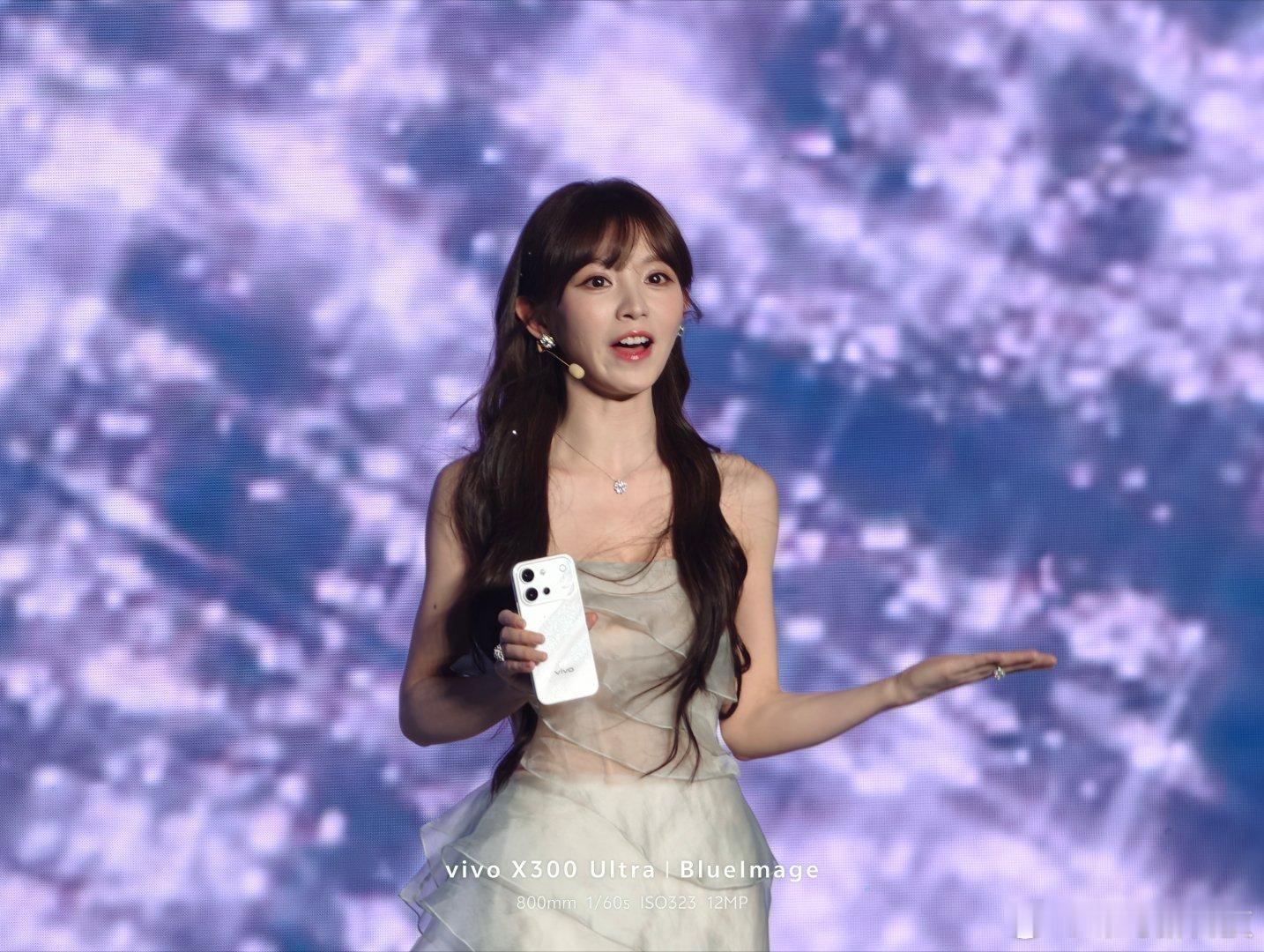vivo s60 发布会上的小田，用vivo400大炮拍的，喜欢吗田曦薇 陵水·