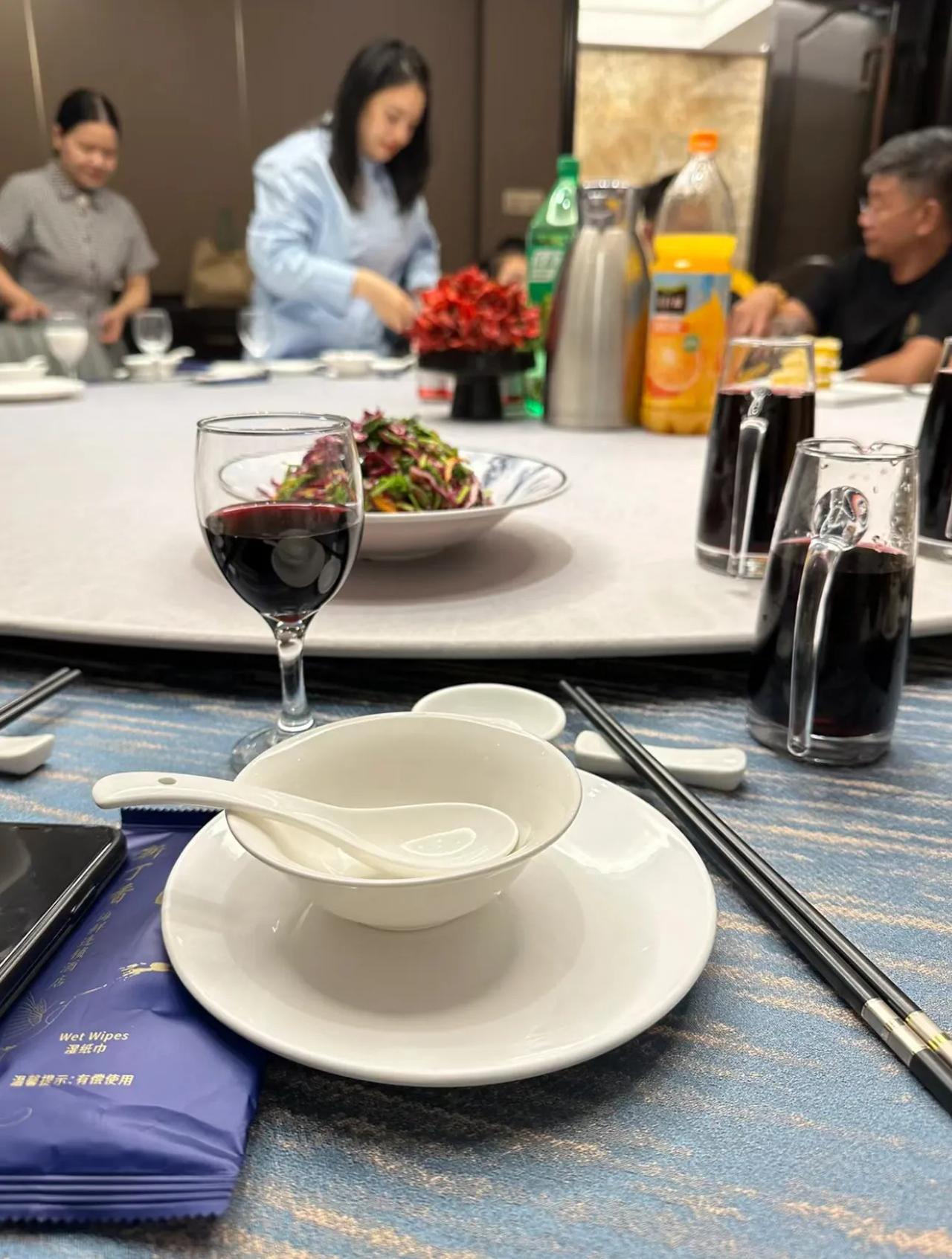 建议大家请客吃饭，一定要牢记这“3个规矩”，不然钱花了，还容易得罪了人！

第1