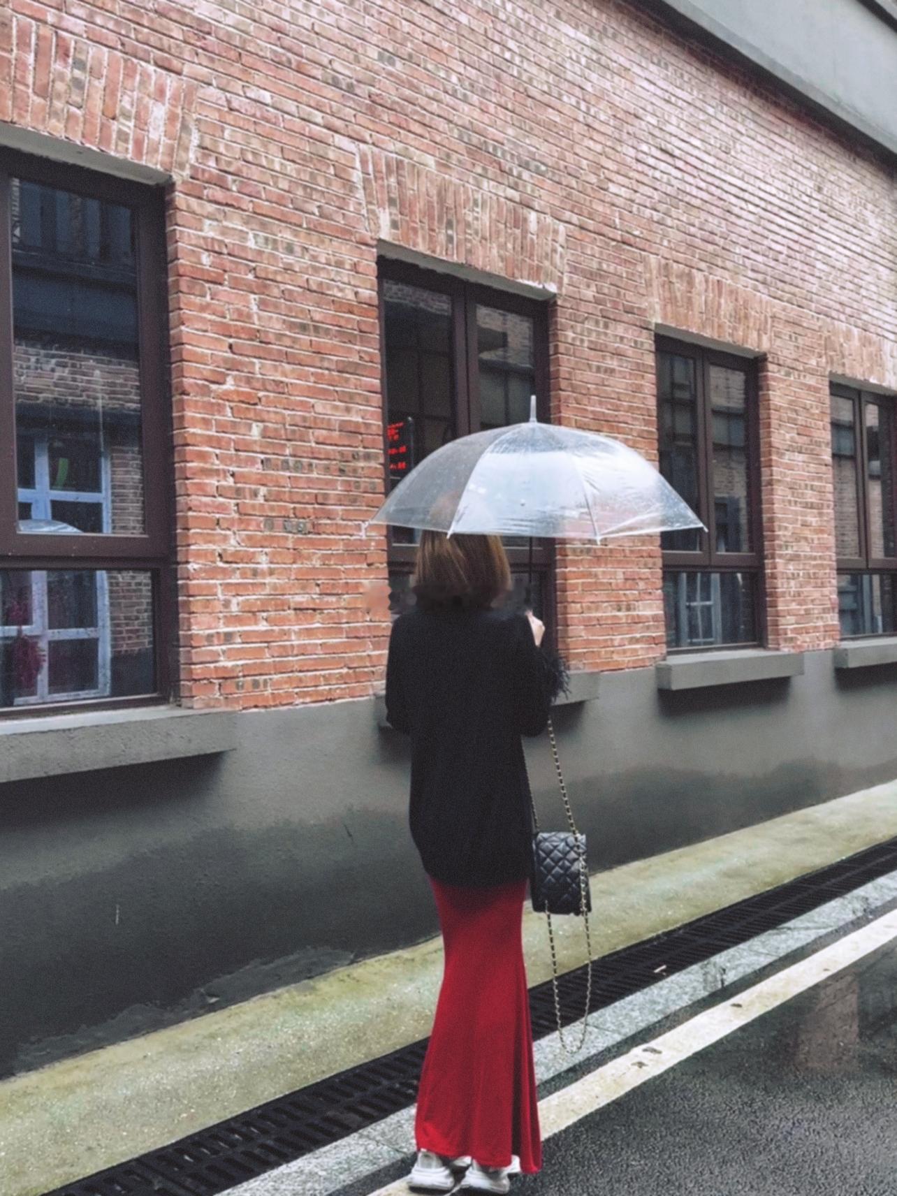 以前觉得 友情很重要 爱情很重要 亲情很重要其实这些 有没有 都无所谓 人生说到