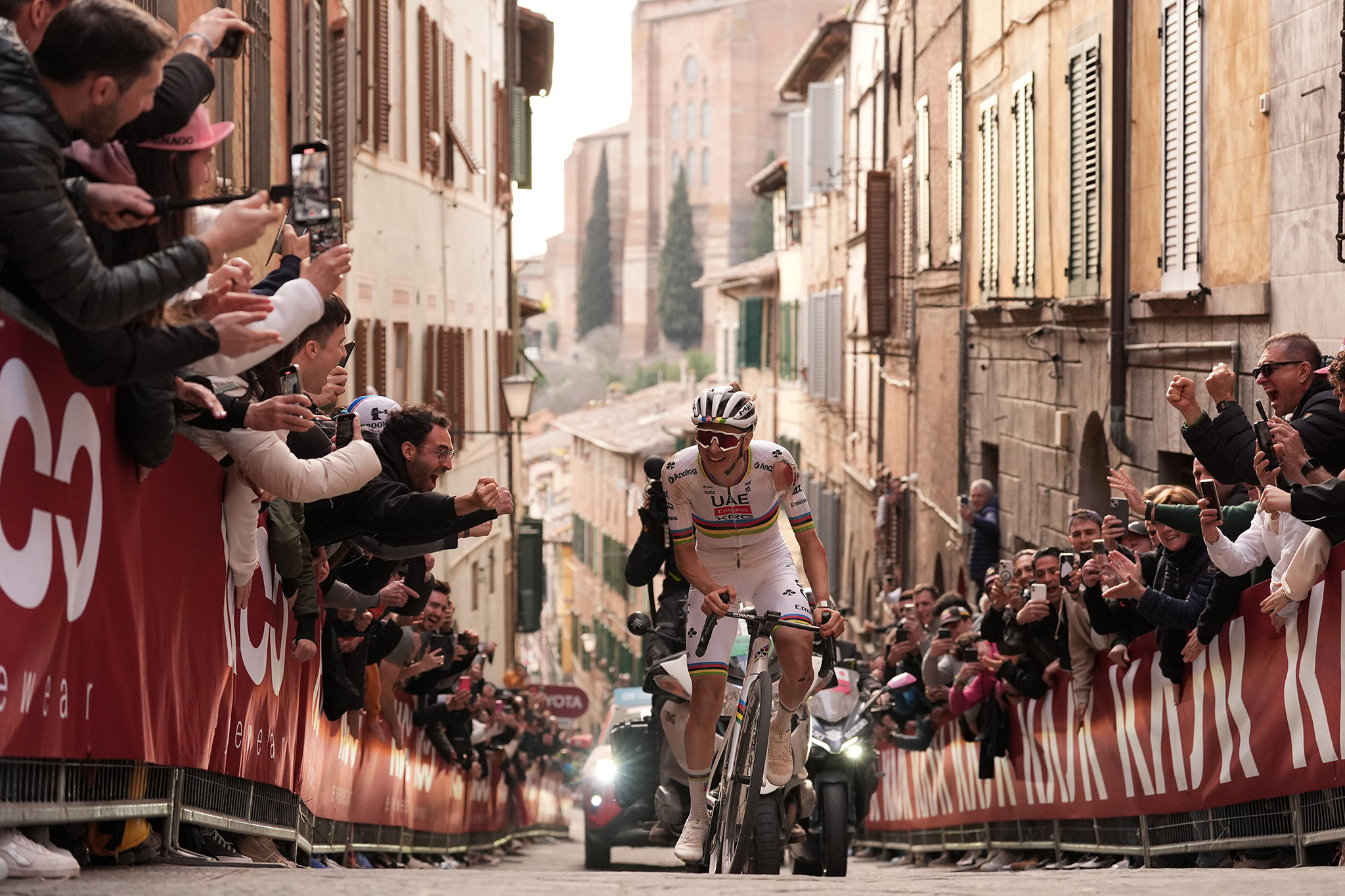 米兰圣雷莫周六开赛，夺冠热门现在的状态都很好：波加查：不用多说；范德普尔：你可以