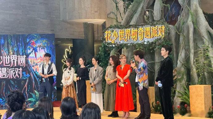 花少8回国第一站是上海博物馆花儿与少年谁能想到刚结束跨国旅行，花少团回国第一站就