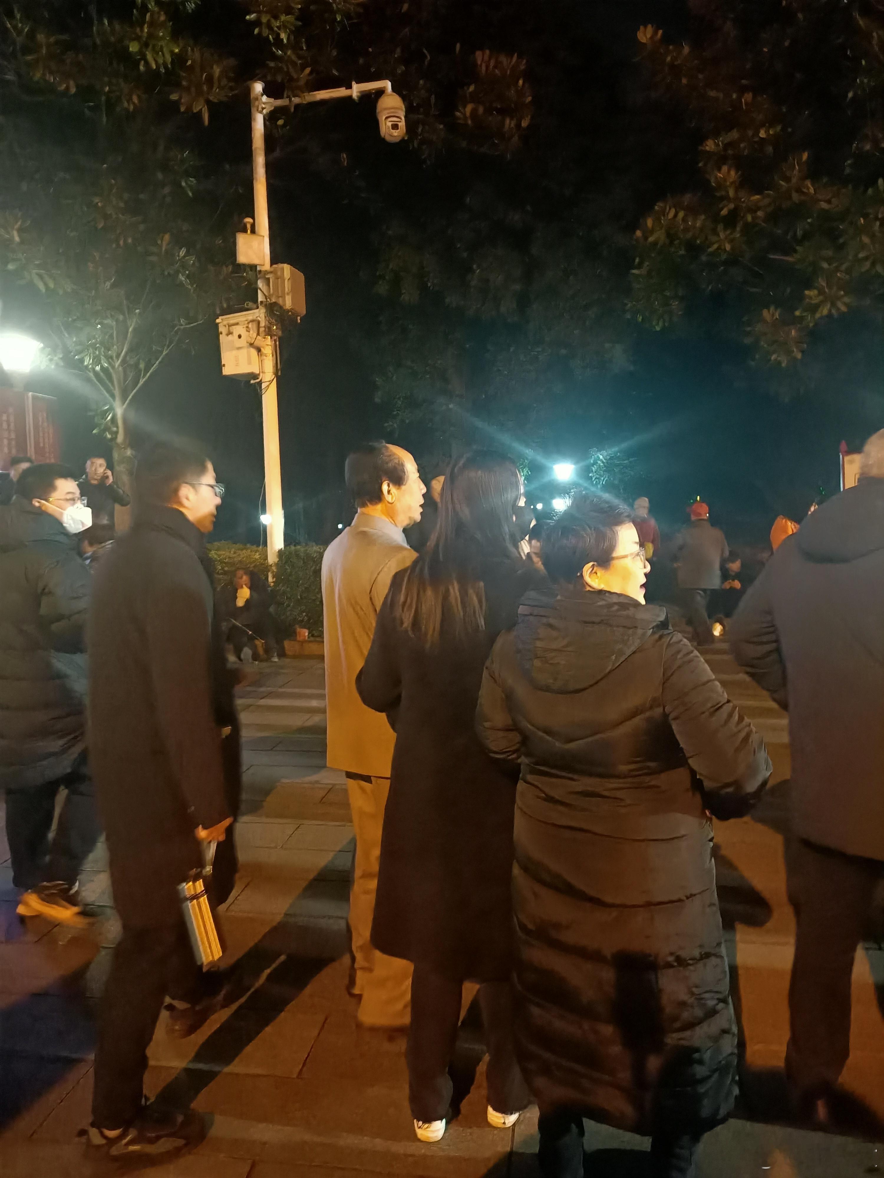 我们在韶山，曾碰到过这位老先生 ​​​