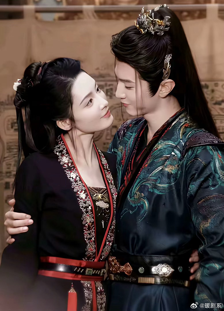 多亏了《逐玉》，才发现《一笑随歌》原来真的很好看！其实在《一笑随歌》开播时，冲着