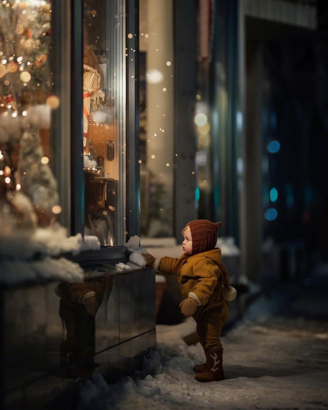 摄影师妈妈记录的孩子们一年年圣诞🎄季在同一个场景下的珍贵时刻。时光就这样在一个