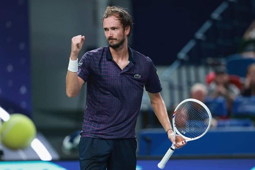 ATP250阿拉木图半决赛：梅总6-7、6-3、6-2逆转击败达克沃斯，职业生涯