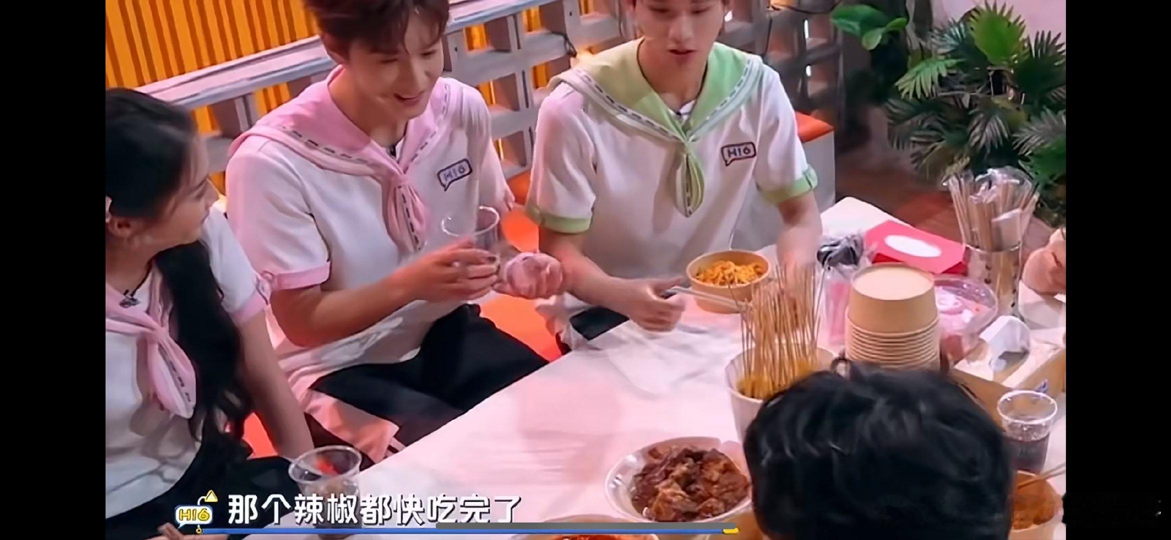 你好星期六超前观看抢先感受节目欢乐氛围，耀眼剧组重磅来袭，搭档之间互动有爱，粉红