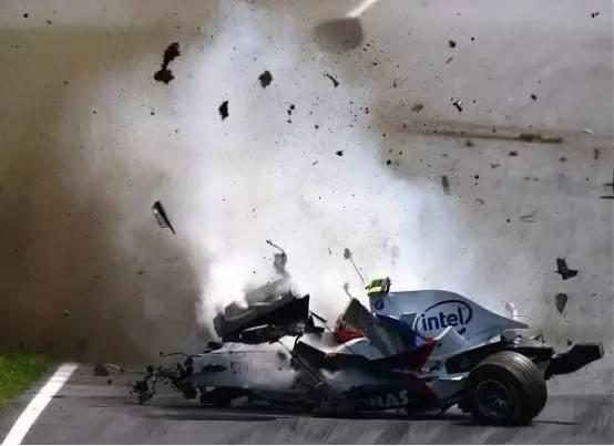 历史上的今天：F1汉密尔顿进站撞车
2008年6月8日，F1加拿大站蒙特利尔赛道