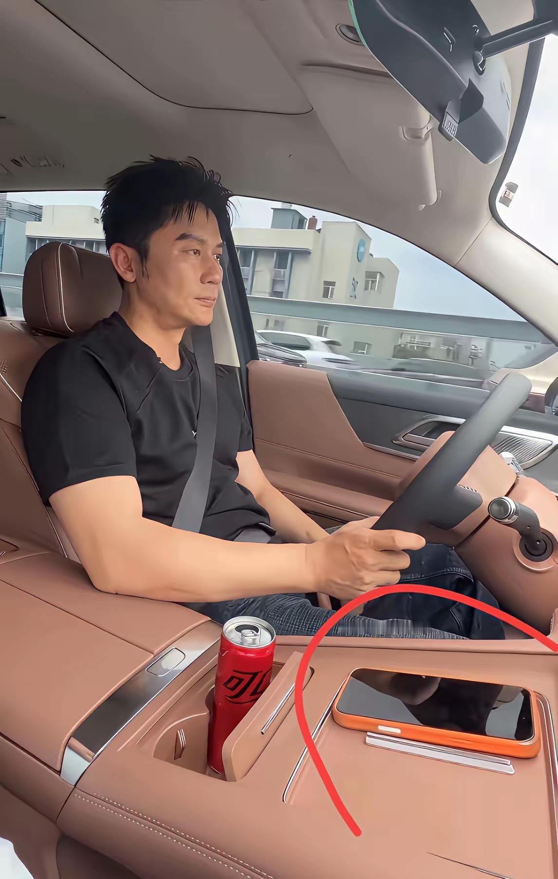 李晨用的是什么牌子手机