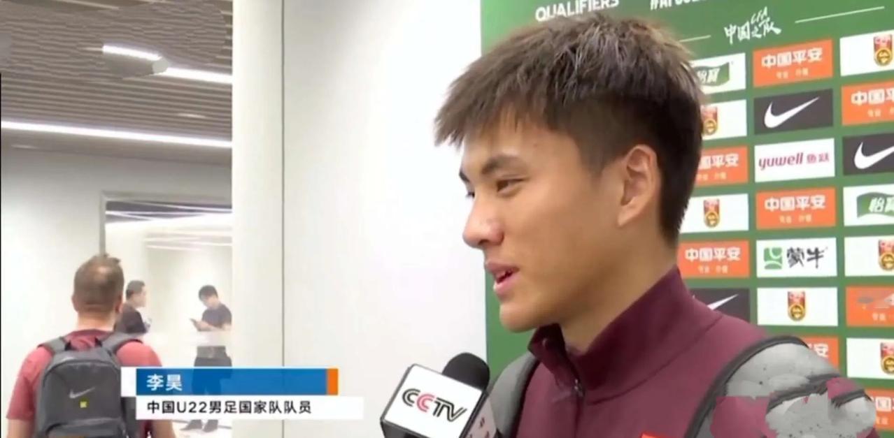 U23国足门将李昊回国后接受采访表示，相比于个人奖项自己更希望球队拿冠军。
在U