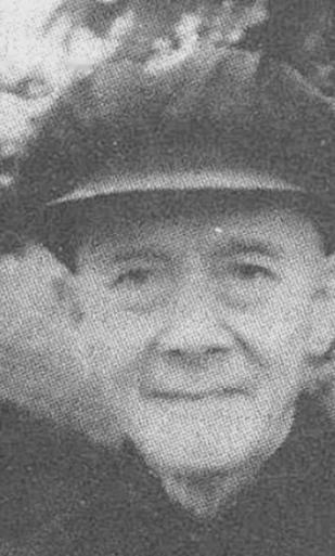 1952年，30岁的谭木兰冲入刑场，护住其中一名死刑犯，说：“不能杀他，这是错案