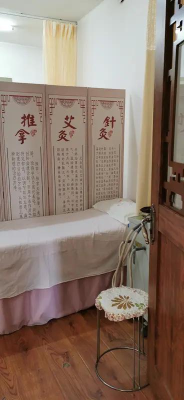 现在各行各业骗子多到离谱！前阵子小区楼下开三年的“社区养生馆”老板卷钱跑路，阿姨