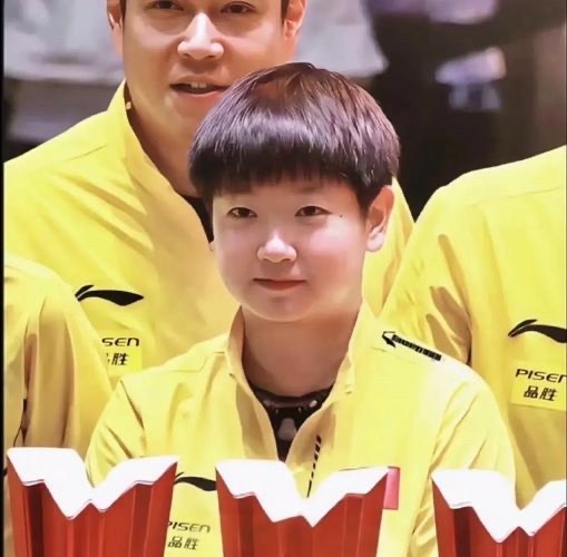 孙颖莎准备出发的仪式感就说乖不乖，可不可爱 好想捏莎团子