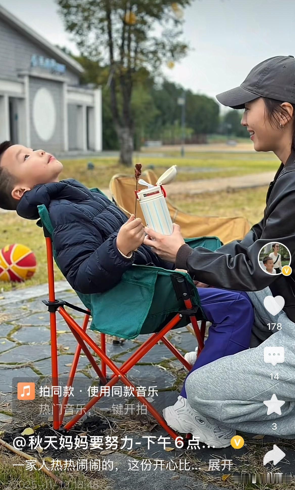 又是一场野外烧烤，这次是秋天妈妈为迎接新男友而举办的家庭聚会。
当年秋天爸爸参加