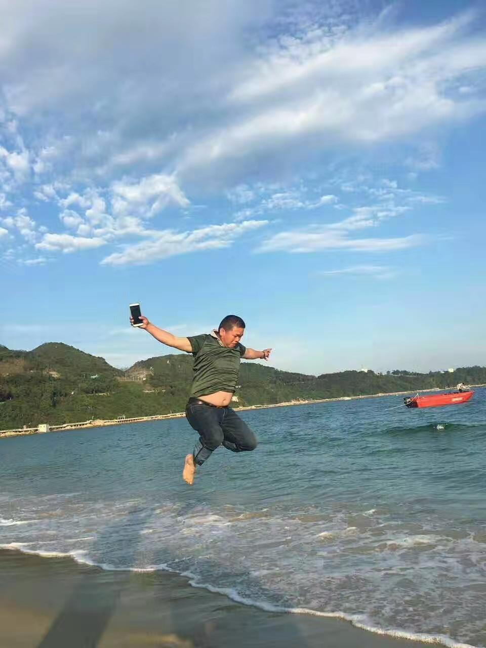 战友们八一快乐！