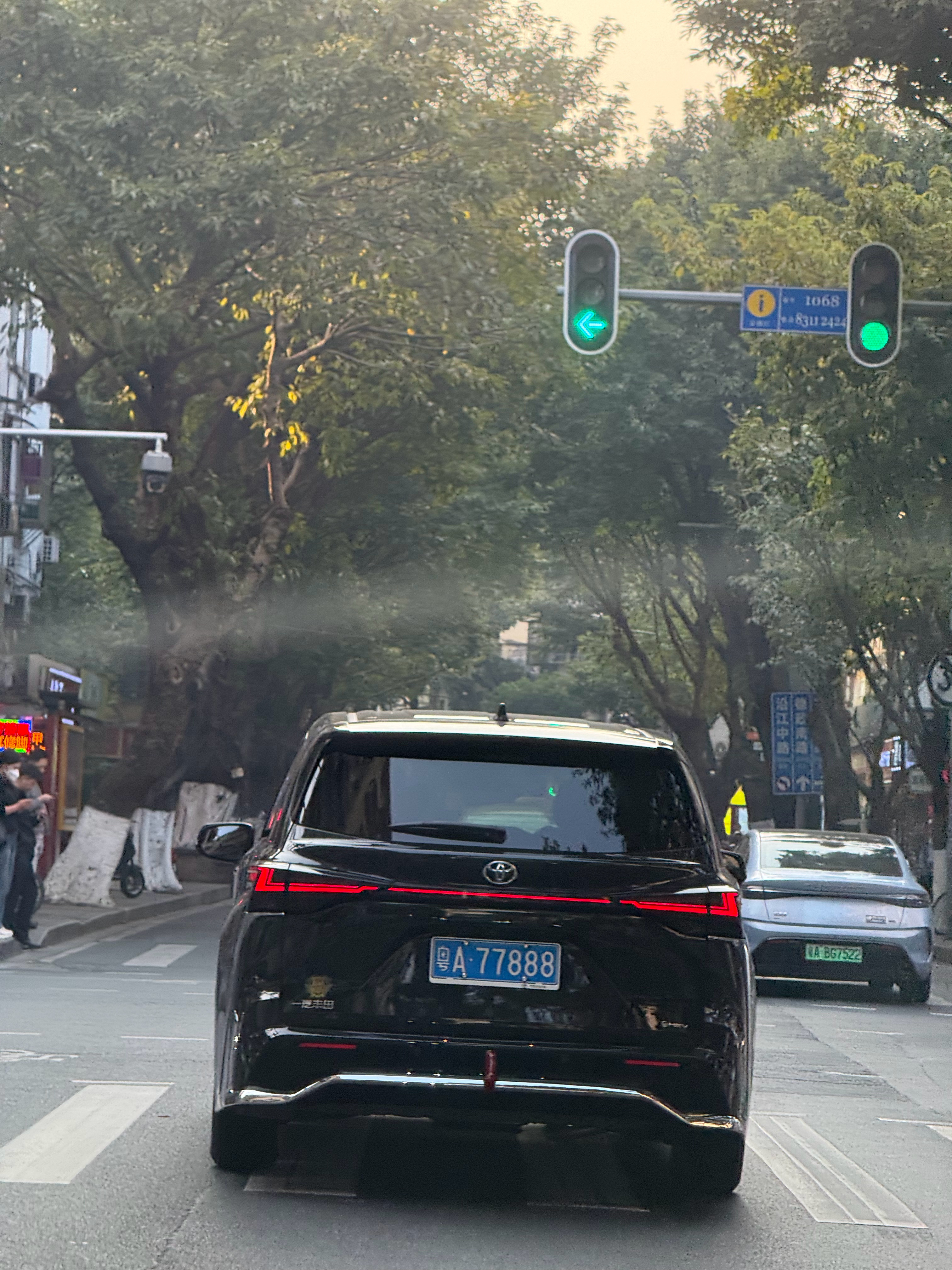 很好奇，这车牌之前会什么车？ 