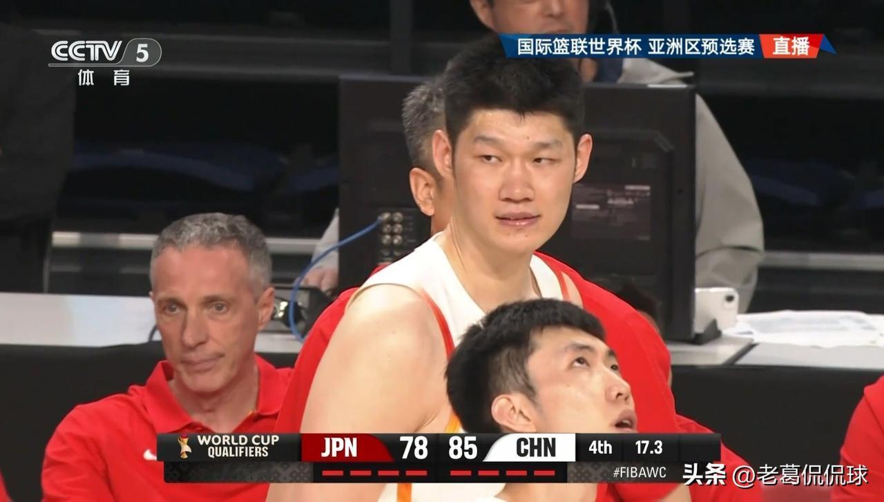 中国男篮当家中锋胡金秋真是功不可没！在今天中国男篮客场以87：80力克日本男篮的