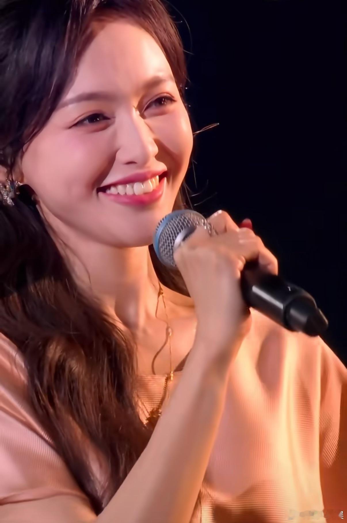唐嫣又美我一跳唐嫣怎么每次出来都这么美啊，有人懂吗，她的状态超级在线，让人感觉甜