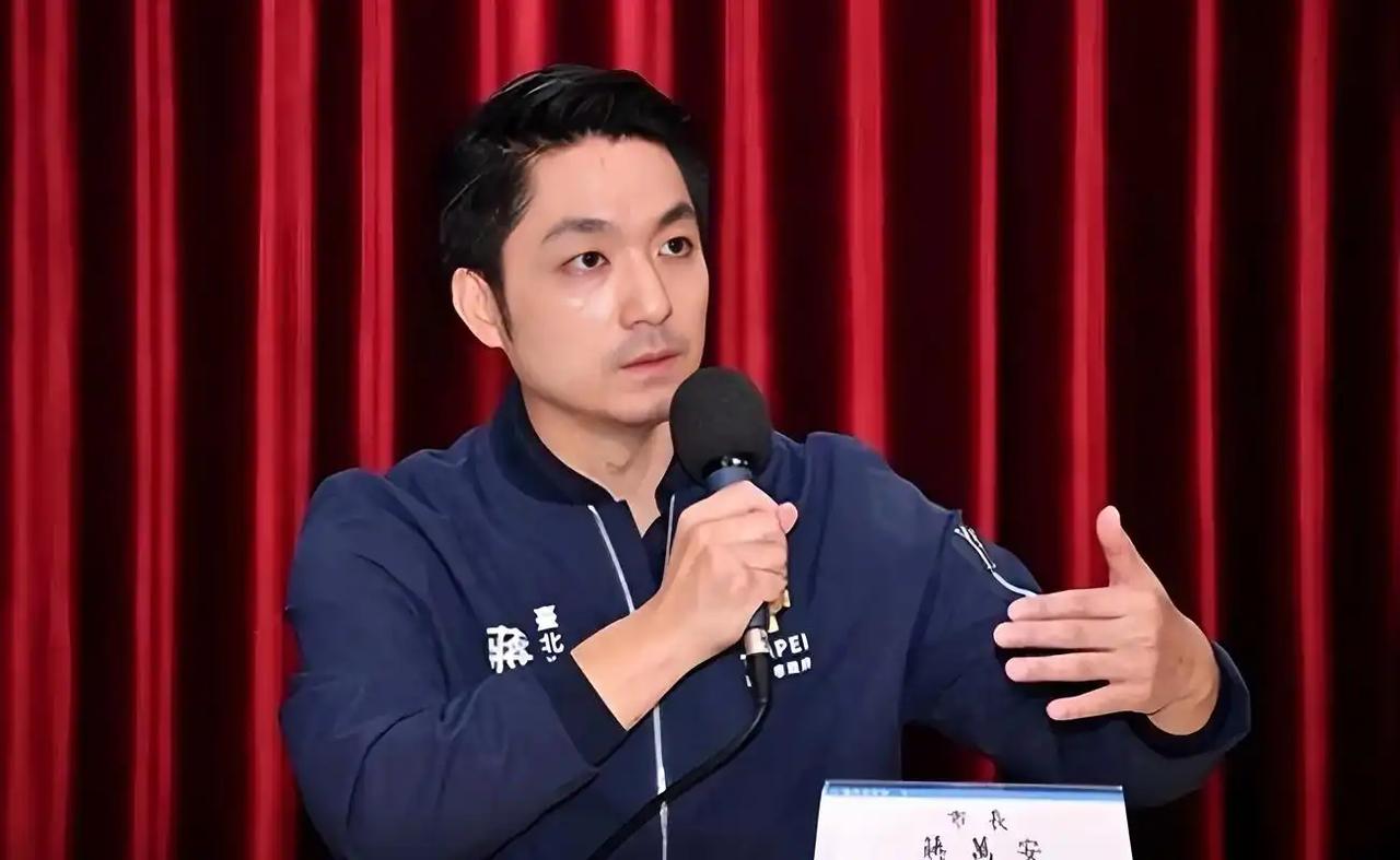 彻底露馅！蒋万安放出荒唐狠话：军演不停，就停办15年双城论坛，投机嘴脸藏不住了