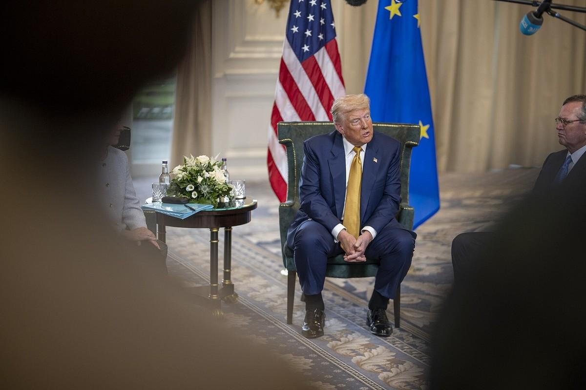 特朗普有可能是美国历任总统中，对华态度最友好的，虽然他也“反华”，但特朗普毕竟商