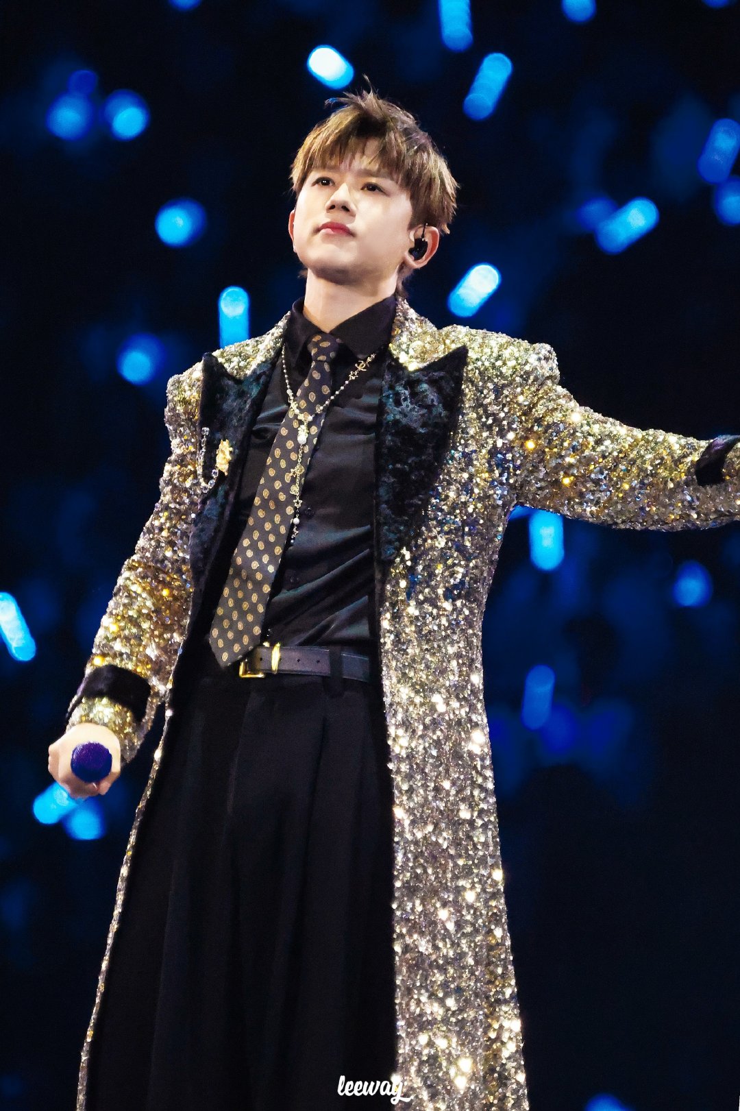 可是妈妈张杰不是别的黄毛 张杰未LIVE巡回演唱会 新春演唱会的新发色太戳我，张