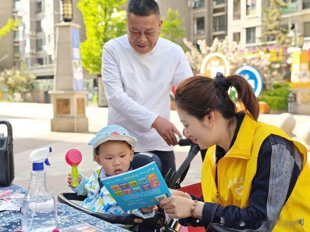 万柏林区：手植书香韵 彩绘暖童心
 
近日，万柏林区南寒街道西华苑东社区开展全民