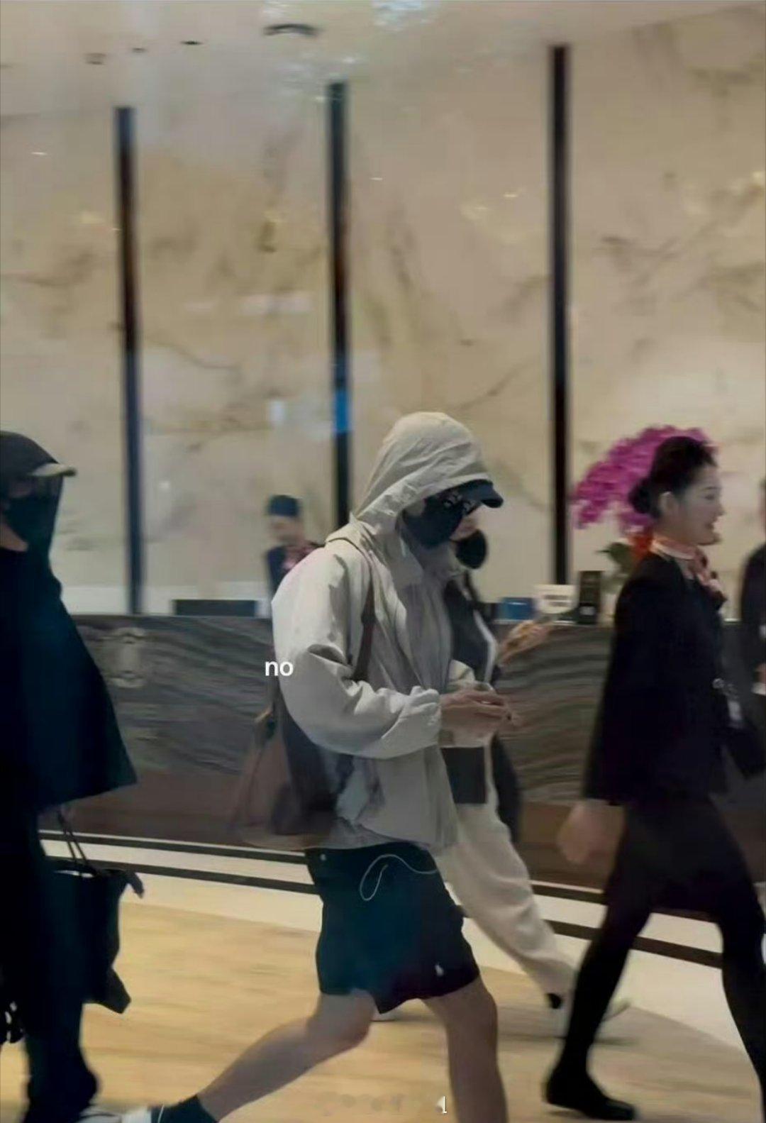 哦豁，肖战已经准备出发去澳门参加亚洲电影艺术节了，又可以见到真人版本的肖战啦，你