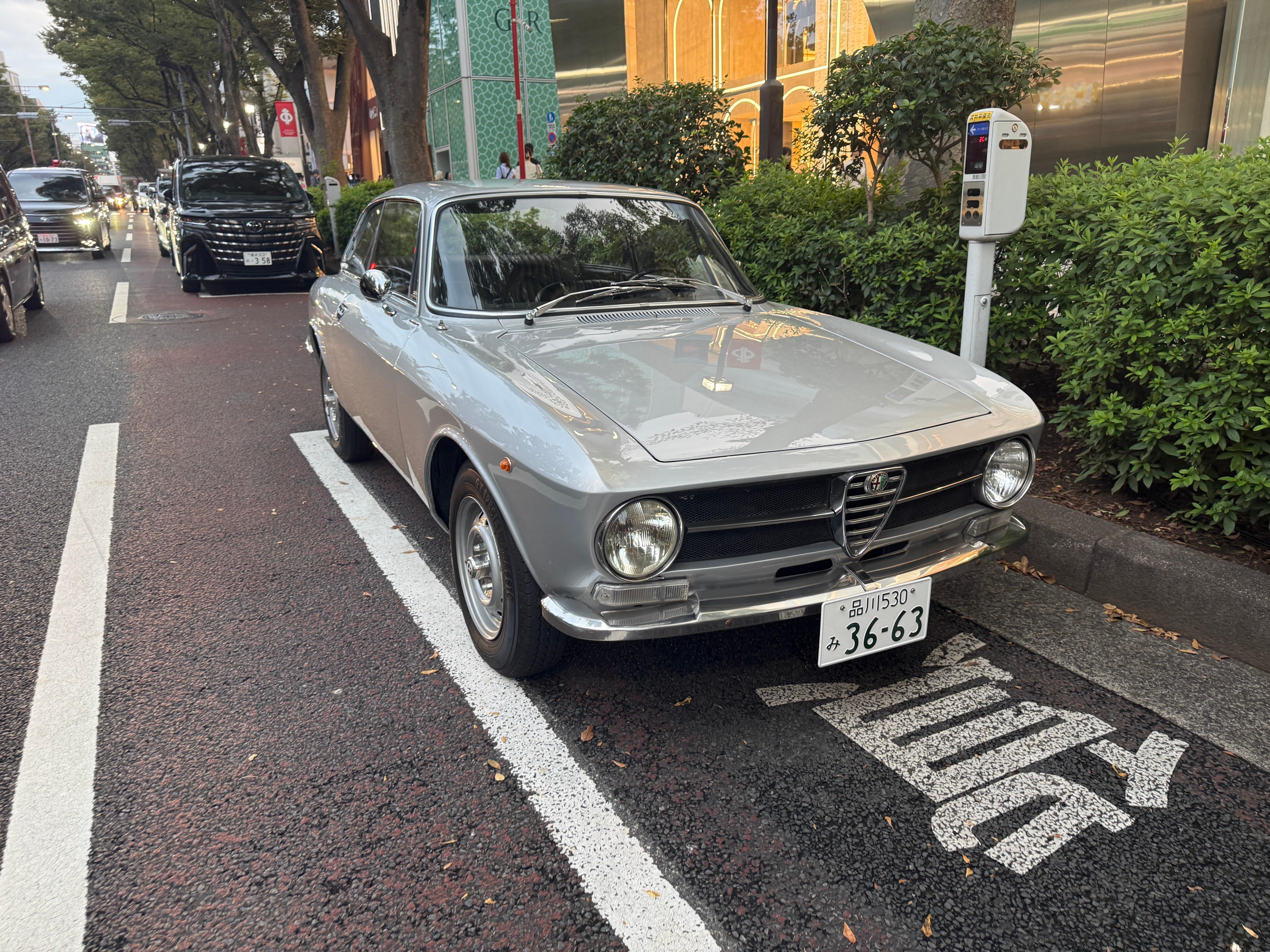 逛街走了走，随手拍一些东京的车，每个都擦的非常亮[手指比心]敞篷大G好稀有，让我