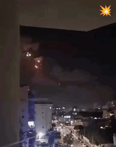 波斯快递昨晚准点派送，特拉维夫直接签收两份大礼，一边是集束弹开出漫天烟花，一边是