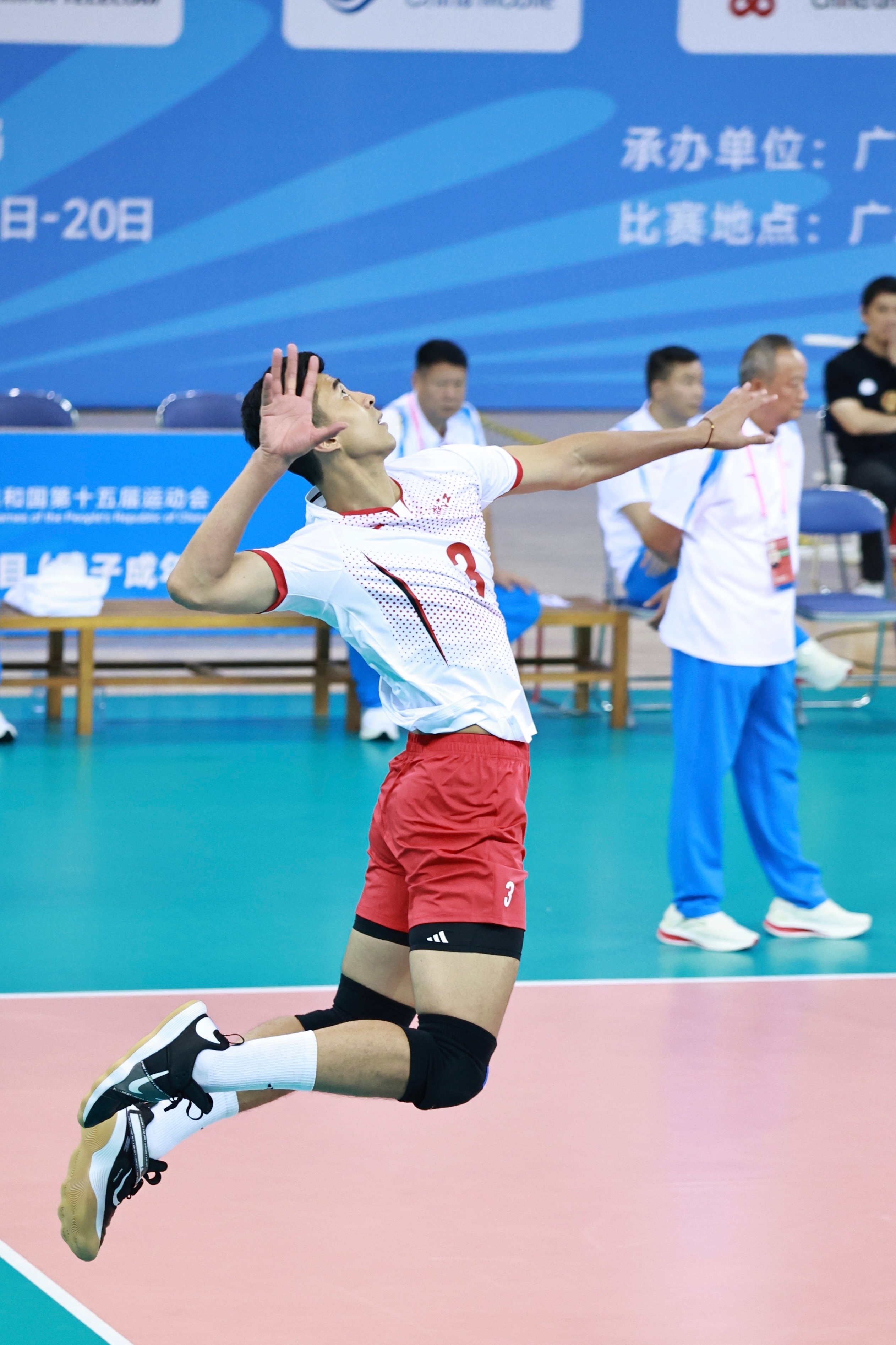 张景胤[超话]  随机发几张小太阳🔆张景胤今天的比赛照片，无水印，喜欢的自取[