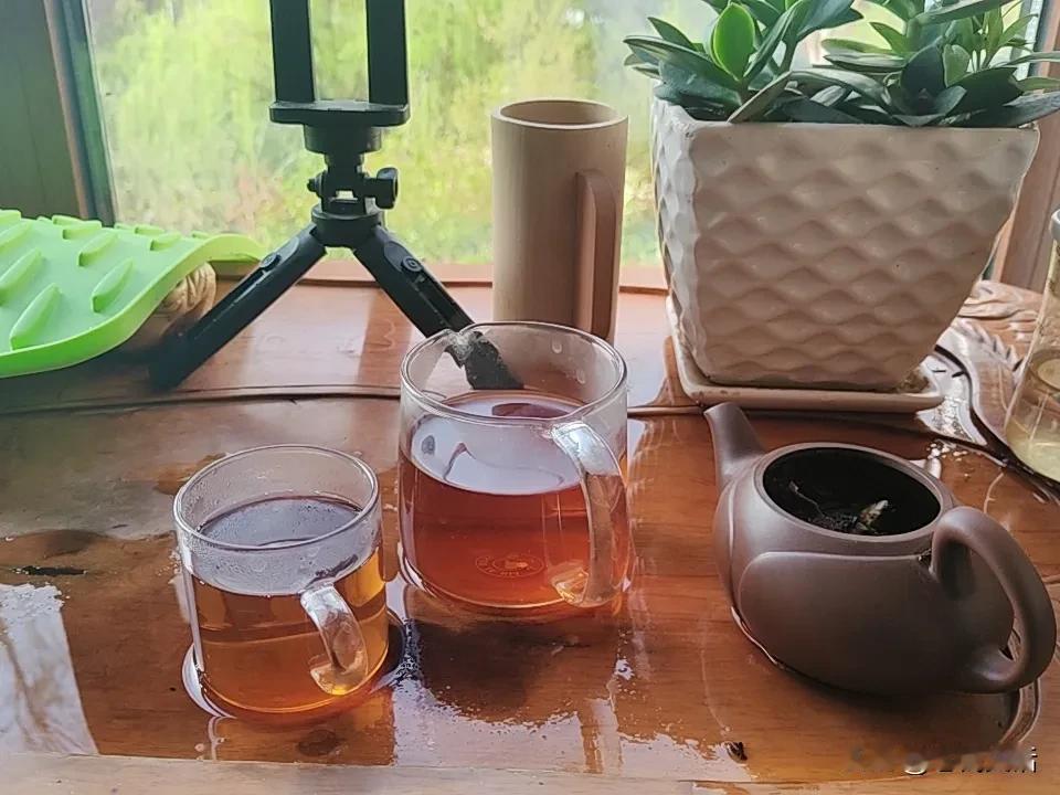 即墨方言里的生僻字：攉捋

攉捋：攉，读音火、二声，意思是倾倒；捋，读音落、四声