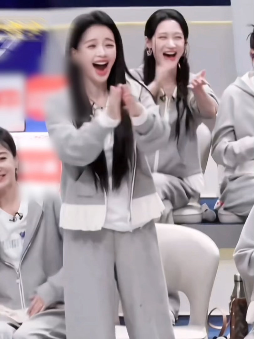 孙怡又在贡献表情包了孙怡像素小人表情包更新囧字写出来是表情，孙怡笑出来是名场面。