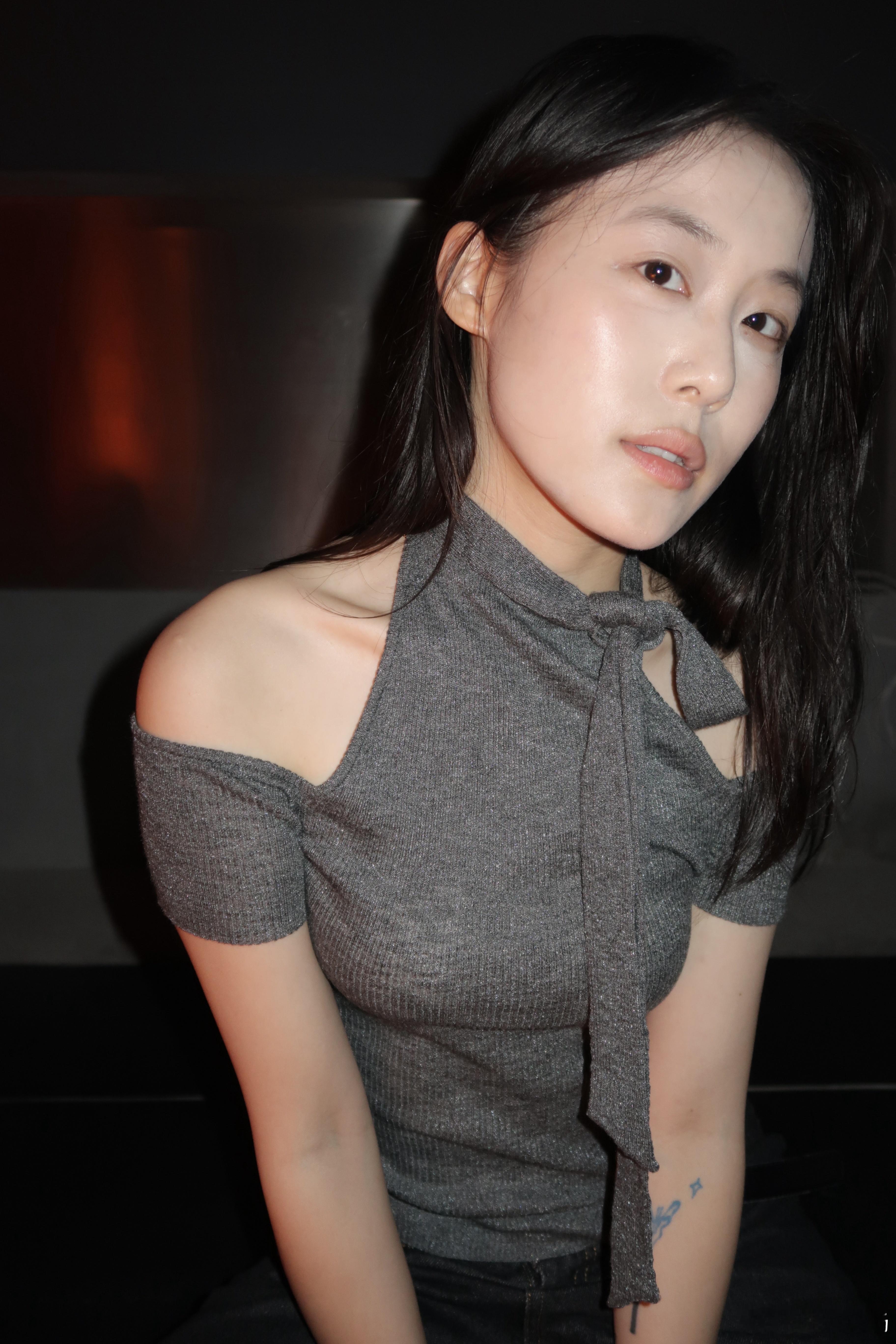 看两张美照就给我打520 谢谢媳妇 ​​​
