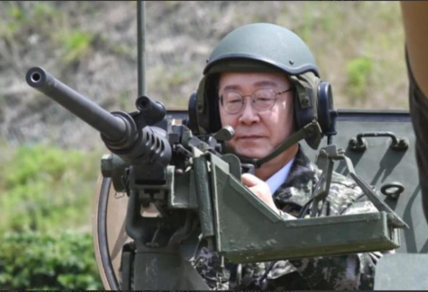 啥情况？李在明穿防弹背心，突然对中国强硬表态！

6月24日上午，仁川瓮津郡延坪