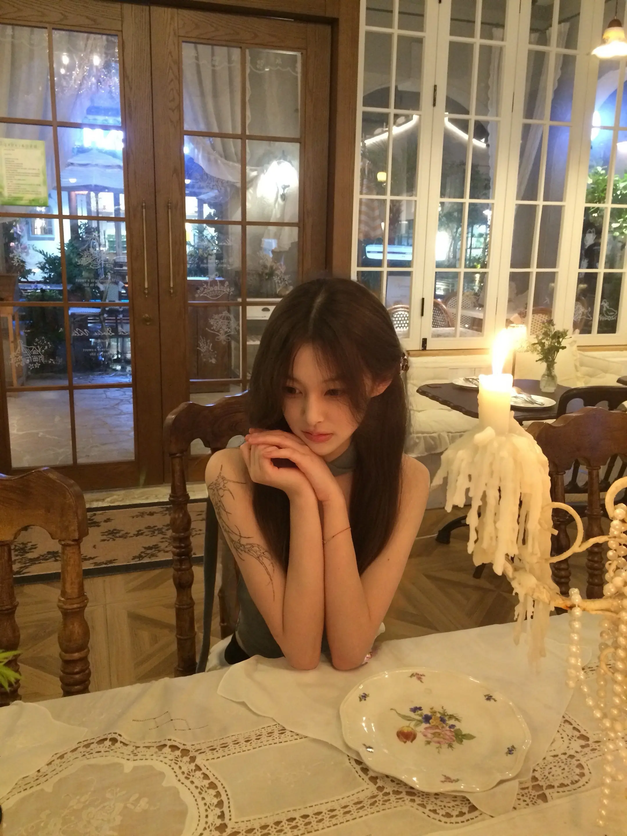 ^_−☆