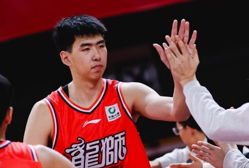 近日，中国篮坛传来振奋消息：新星徐昕正式获得NBA圣安东尼奥马刺队的试训邀请！这