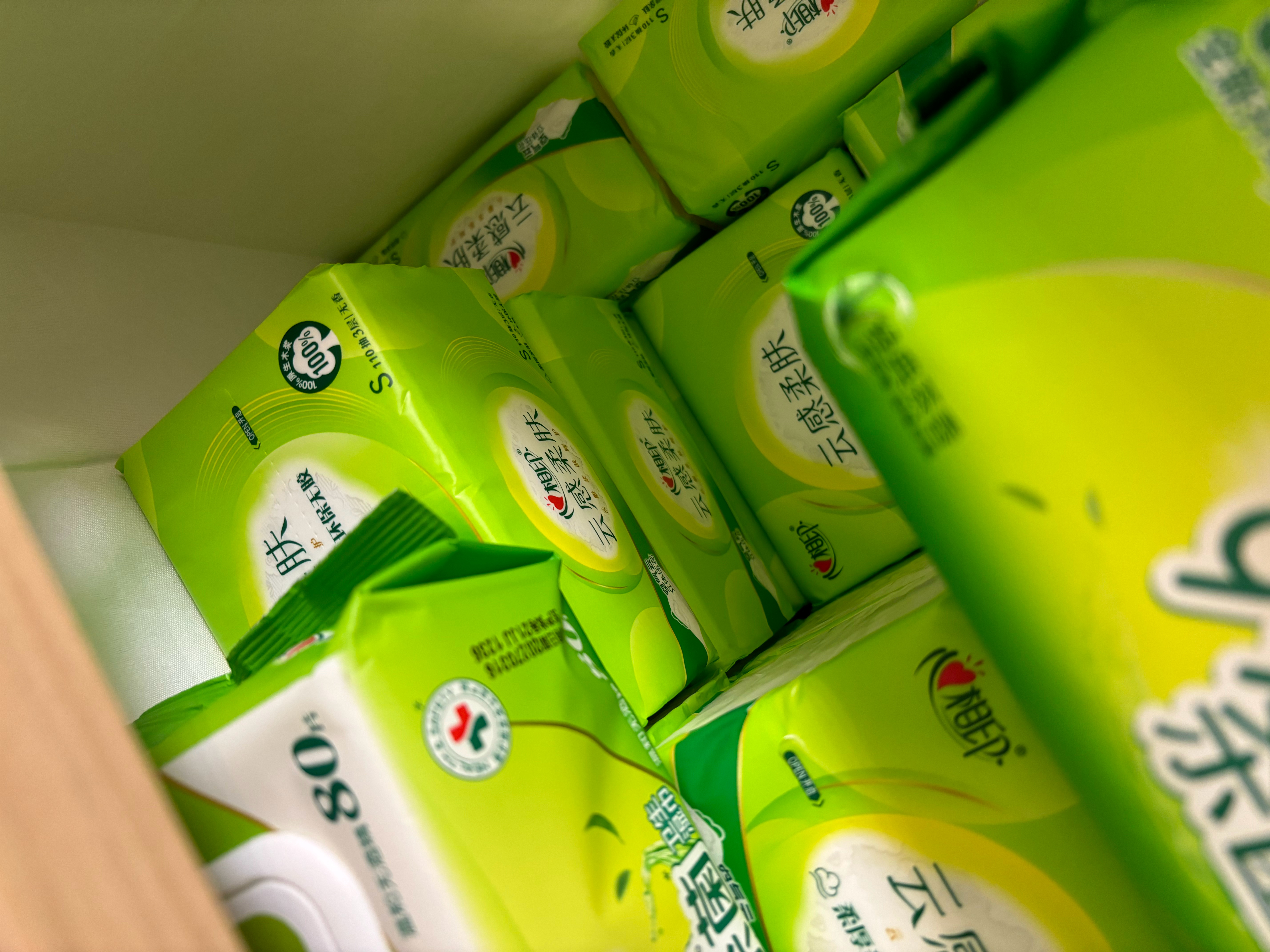 清风牌卫生纸被检出不合格吓得我赶紧去确认家里囤的是什么品牌的纸巾还好还好，是心相