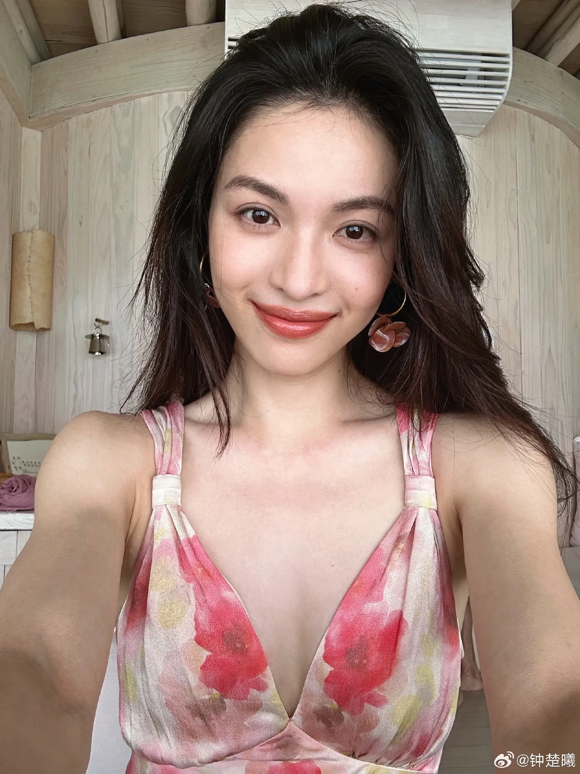 钟楚曦。