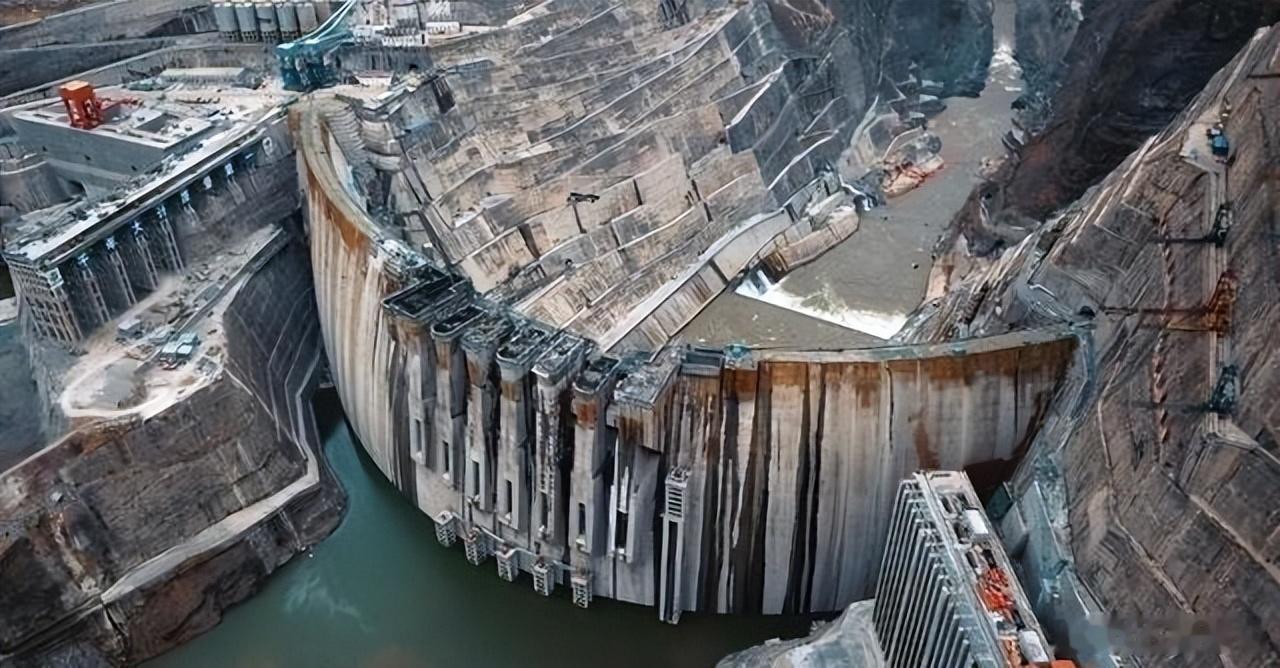 中国正处在能源结构转型的关键期，需要大量稳定可靠的清洁能源，水电正好满足这个需求