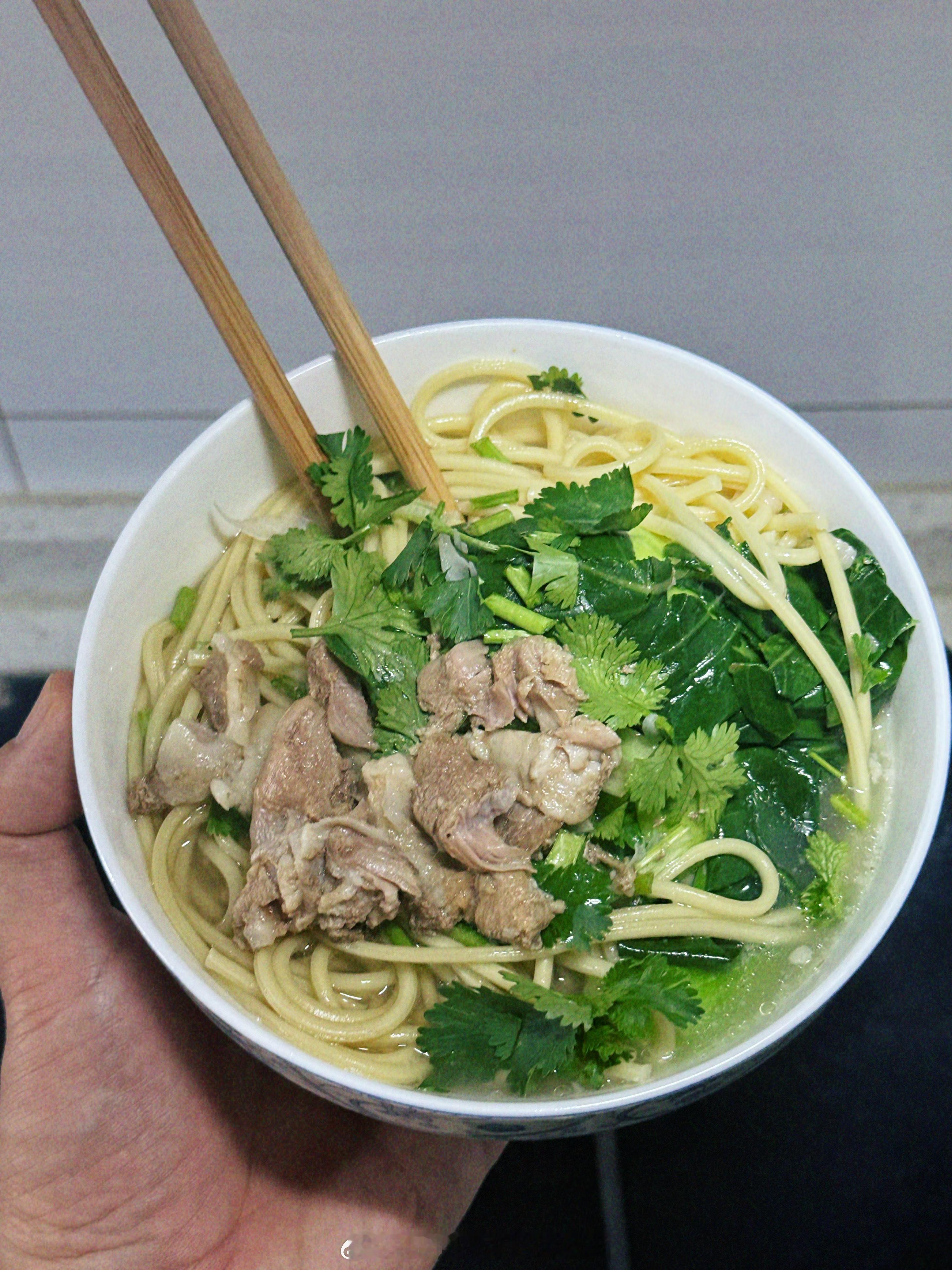 冬天里的一碗羊肉面，推荐你们宁夏滩羊肉，太香了！ 