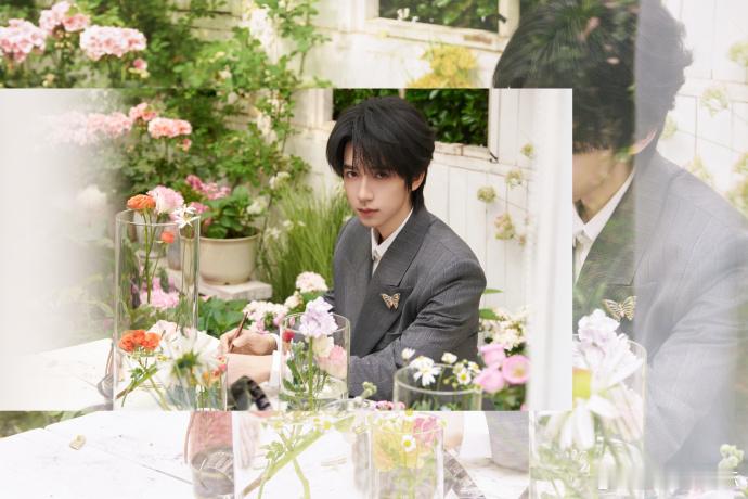 贺峻霖包里全是花贺峻霖花蝴蝶 包里装满鲜花的贺峻霖，走到哪里都是温柔花蝴蝶，也太