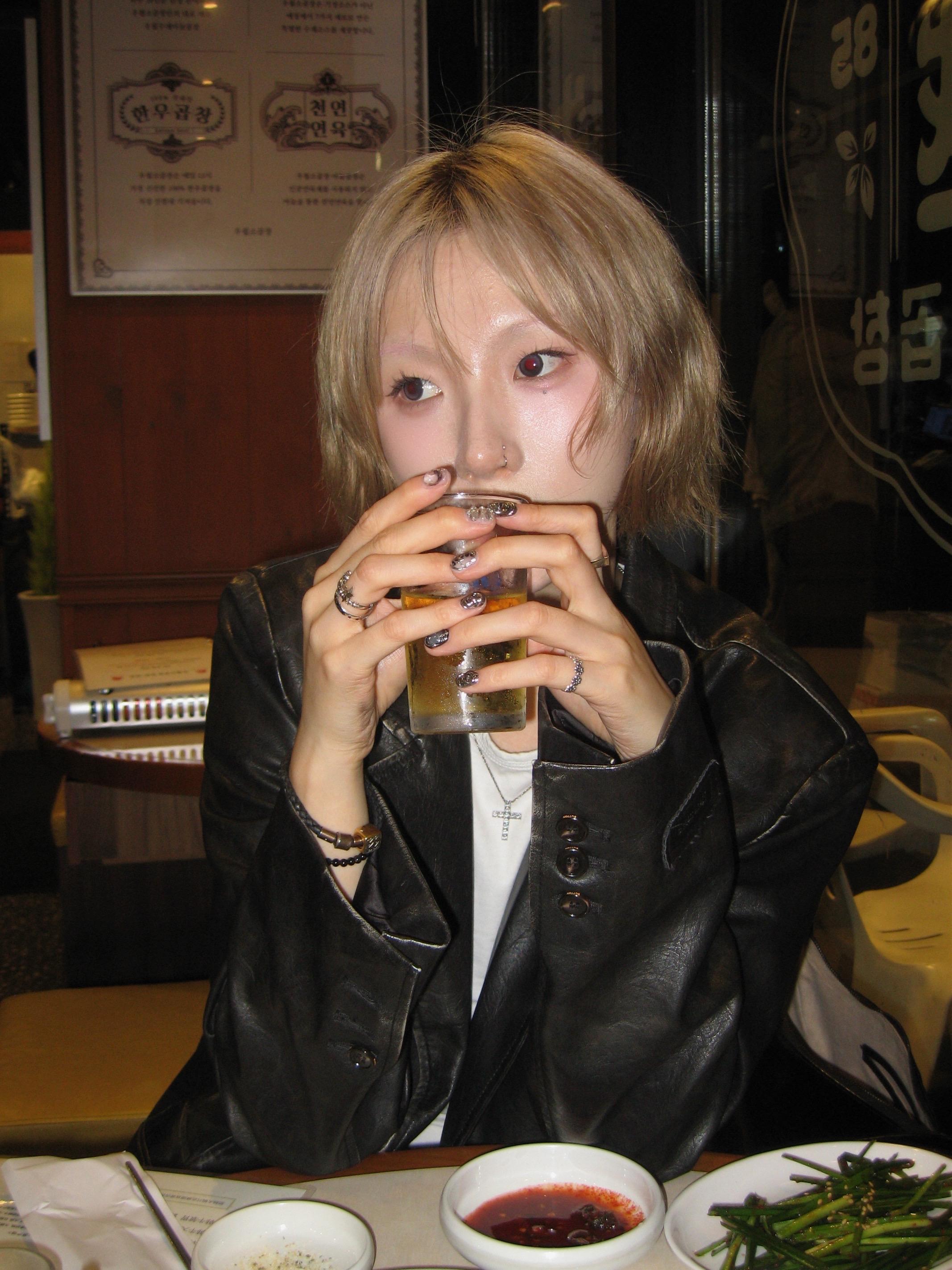 新指甲新戒指新手链。