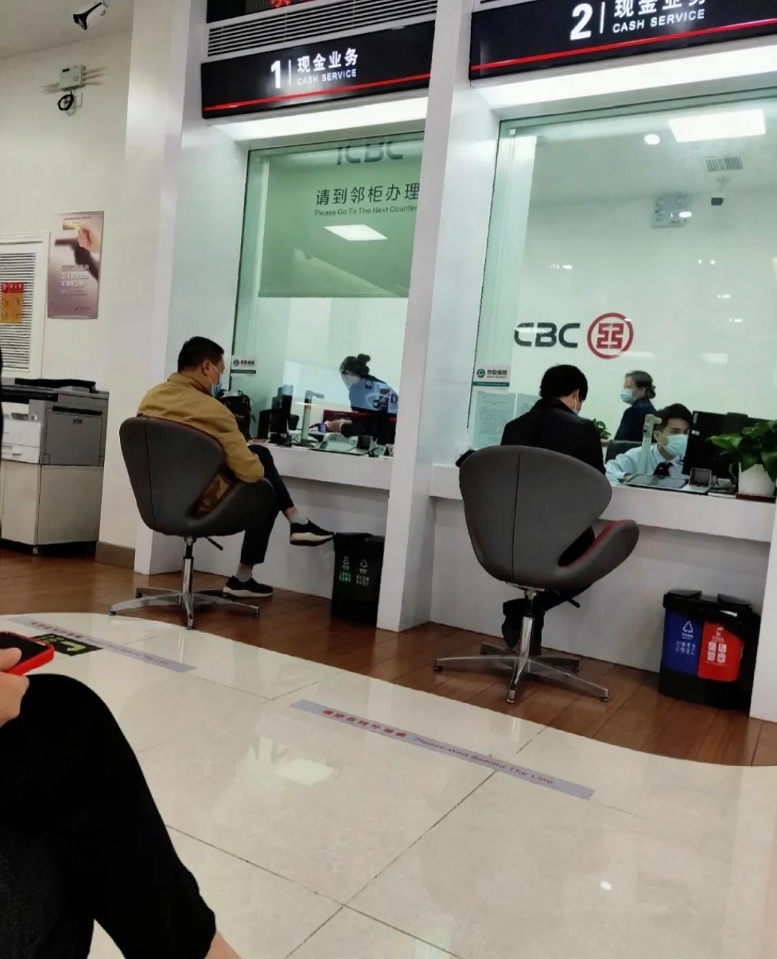 银行新规实行一个月了，
存款都在银行的人，奉劝大家一句，
如果你存款超过20万，